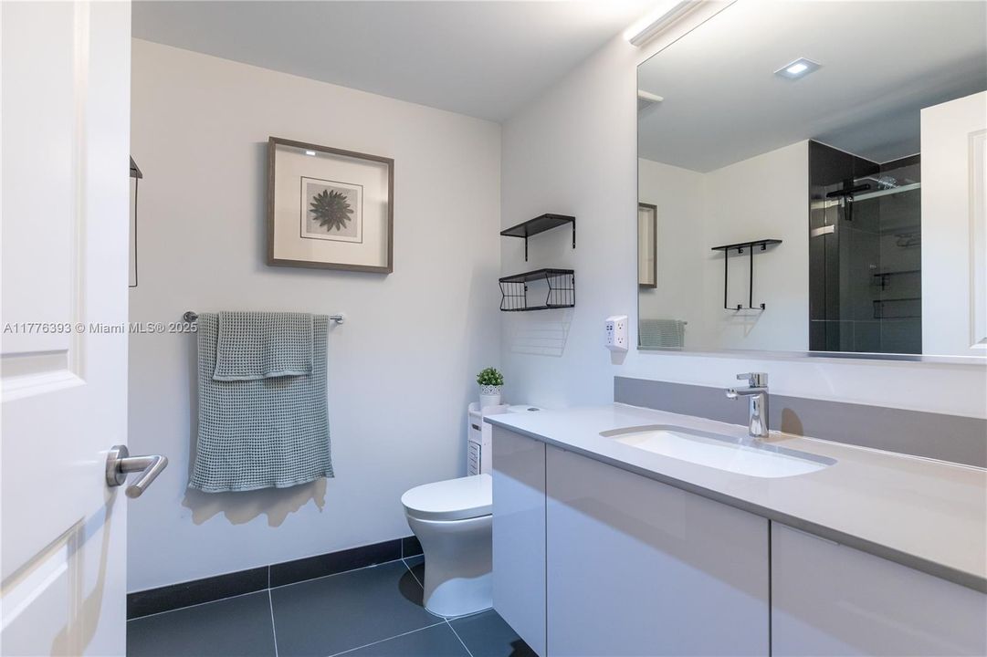 Recently Sold: $450,000 (1 beds, 1 baths, 850 Square Feet)