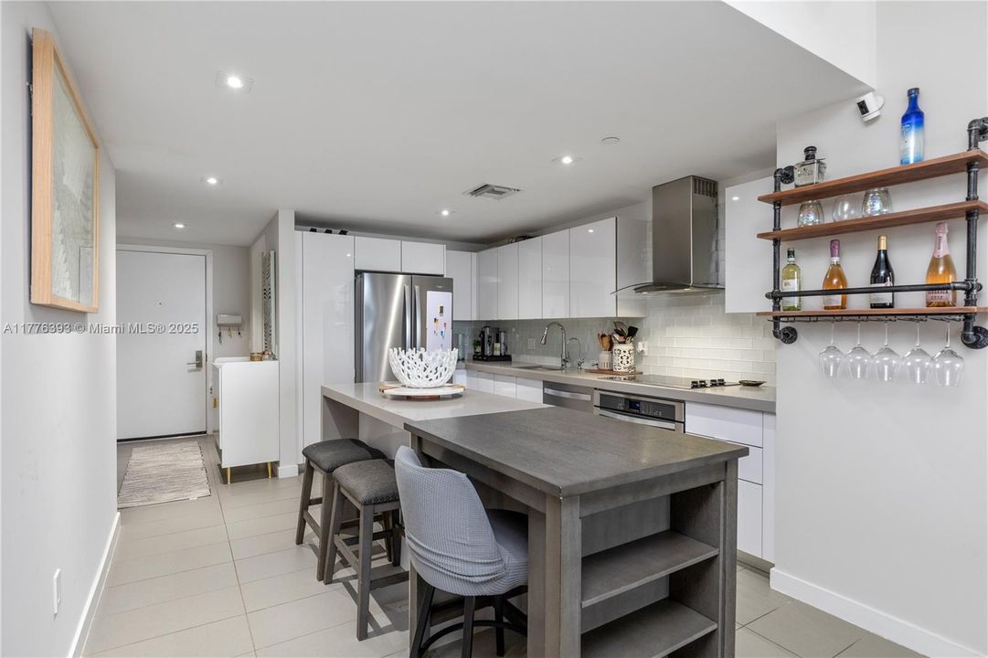 Recently Sold: $450,000 (1 beds, 1 baths, 850 Square Feet)