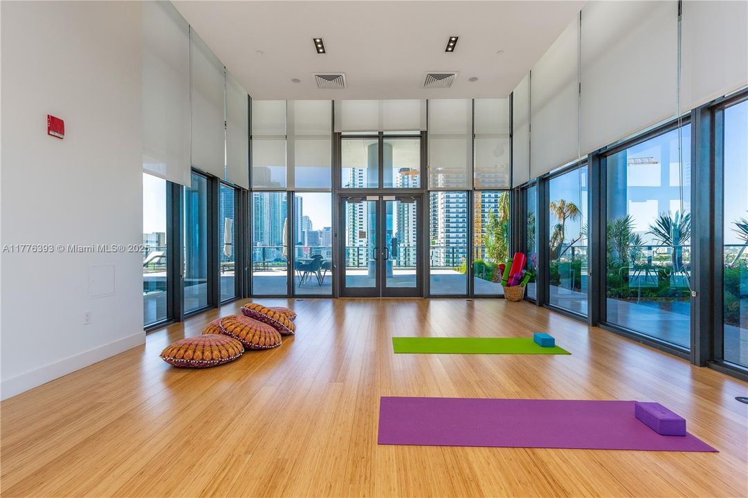 Recently Sold: $450,000 (1 beds, 1 baths, 850 Square Feet)