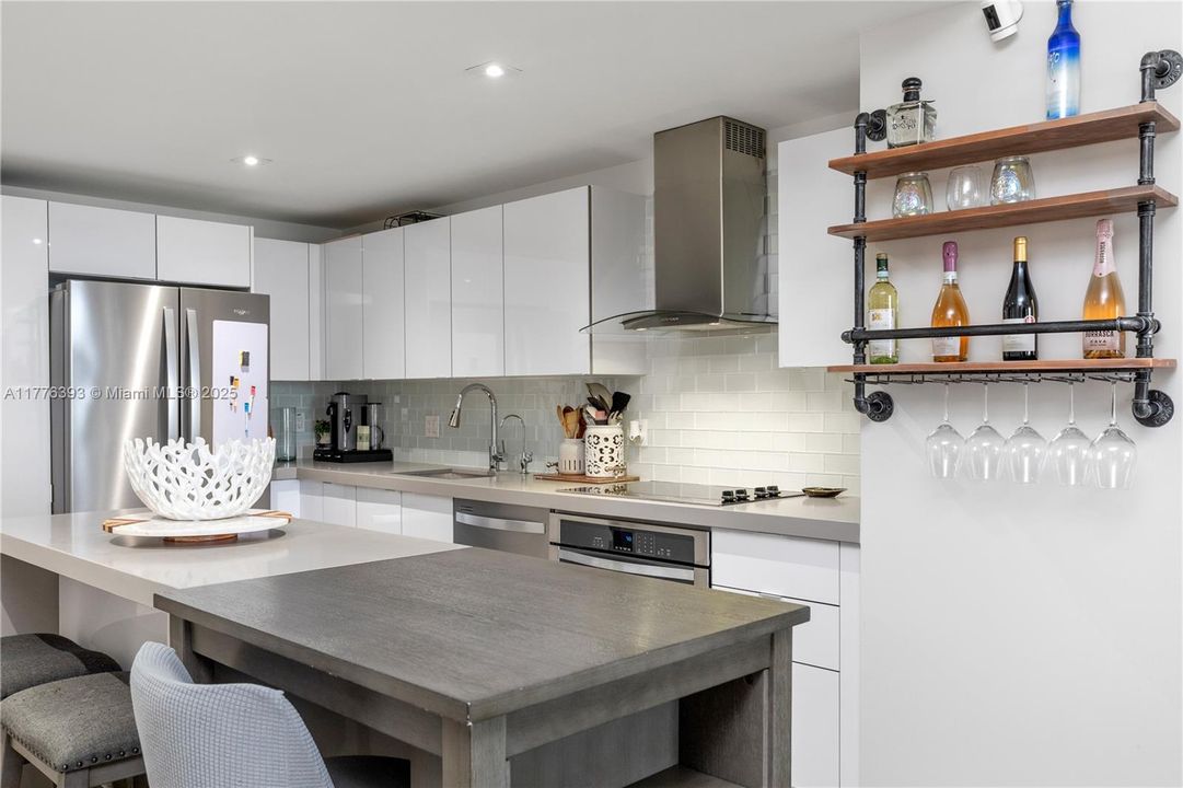 Recently Sold: $450,000 (1 beds, 1 baths, 850 Square Feet)