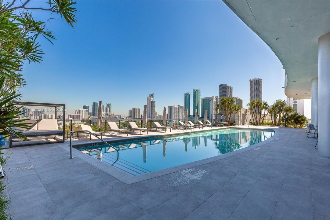 Recently Sold: $450,000 (1 beds, 1 baths, 850 Square Feet)