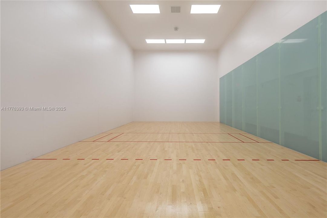 Recently Sold: $450,000 (1 beds, 1 baths, 850 Square Feet)