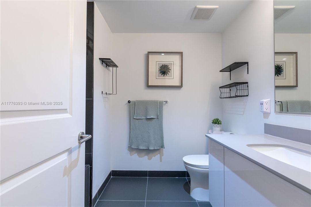 Recently Sold: $450,000 (1 beds, 1 baths, 850 Square Feet)