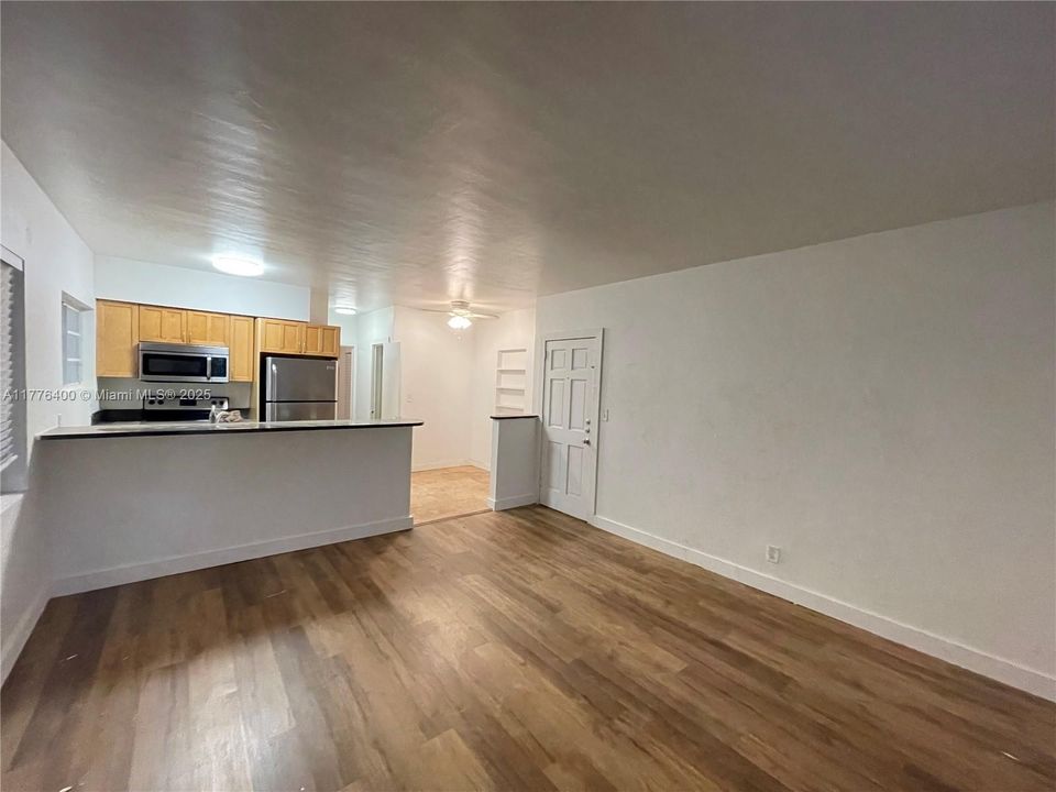 Recently Rented: $1,799 (1 beds, 1 baths, 850 Square Feet)