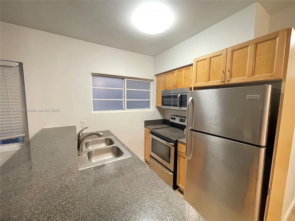 Recently Rented: $1,799 (1 beds, 1 baths, 850 Square Feet)