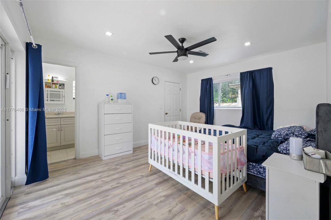 Vendido Recientemente: $540,000 (3 camas, 2 baños, 1608 Pies cuadrados)