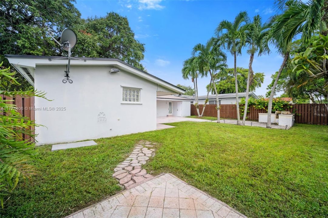 Vendido Recientemente: $540,000 (3 camas, 2 baños, 1608 Pies cuadrados)