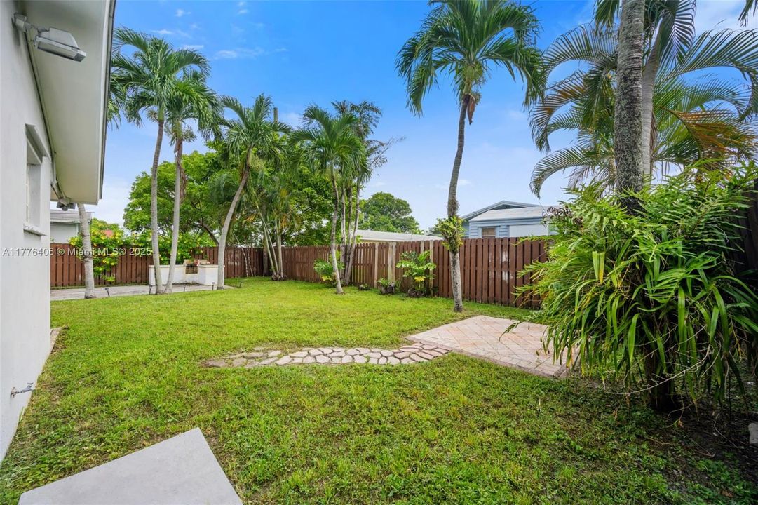 Vendido Recientemente: $540,000 (3 camas, 2 baños, 1608 Pies cuadrados)