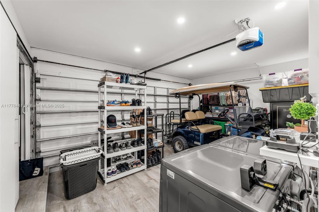 最近售出: $1,250,000 (4 贝兹, 3 浴室, 2064 平方英尺)