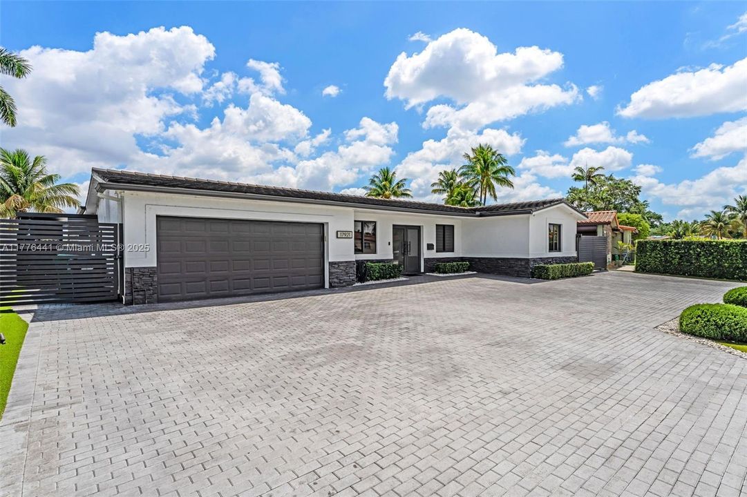 最近售出: $1,250,000 (4 贝兹, 3 浴室, 2064 平方英尺)