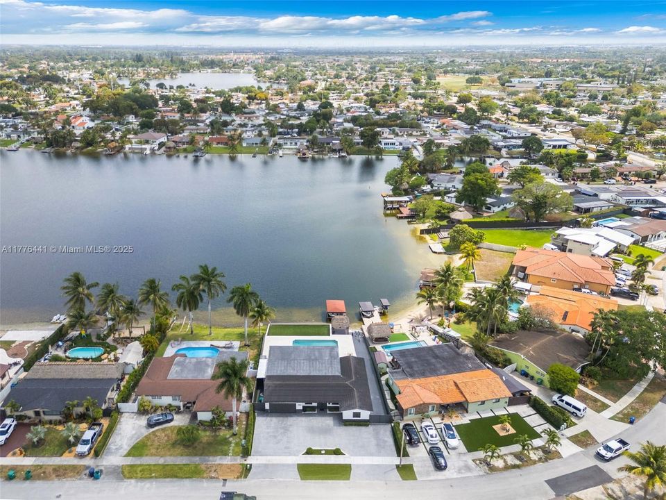 最近售出: $1,250,000 (4 贝兹, 3 浴室, 2064 平方英尺)