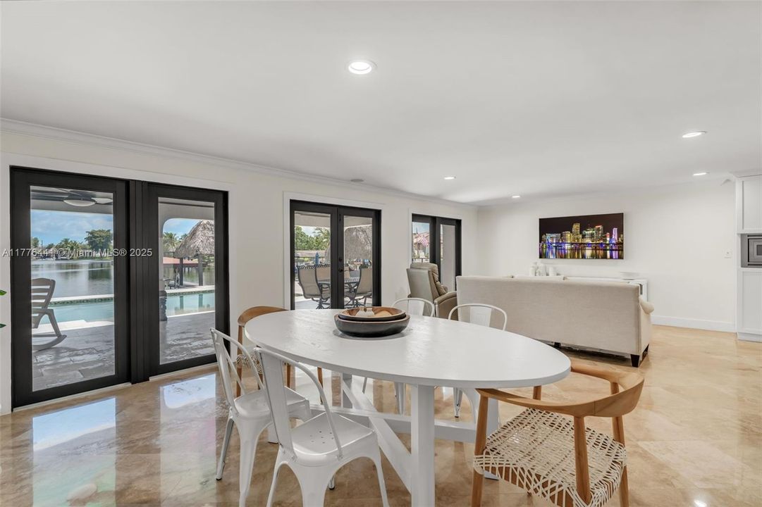 最近售出: $1,250,000 (4 贝兹, 3 浴室, 2064 平方英尺)