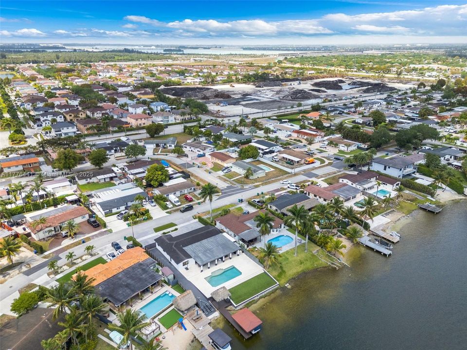 最近售出: $1,250,000 (4 贝兹, 3 浴室, 2064 平方英尺)