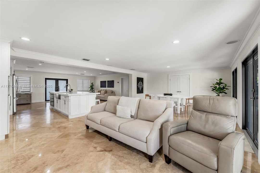 最近售出: $1,250,000 (4 贝兹, 3 浴室, 2064 平方英尺)