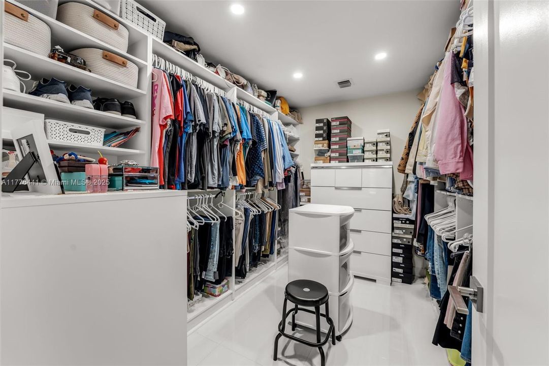 最近售出: $1,250,000 (4 贝兹, 3 浴室, 2064 平方英尺)