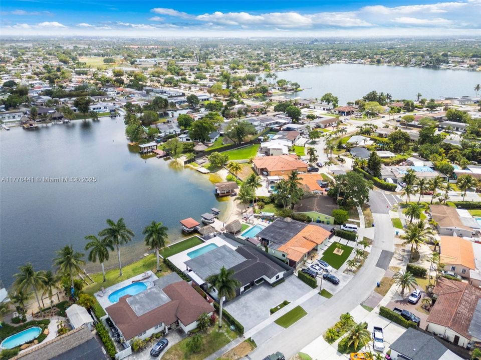 最近售出: $1,250,000 (4 贝兹, 3 浴室, 2064 平方英尺)