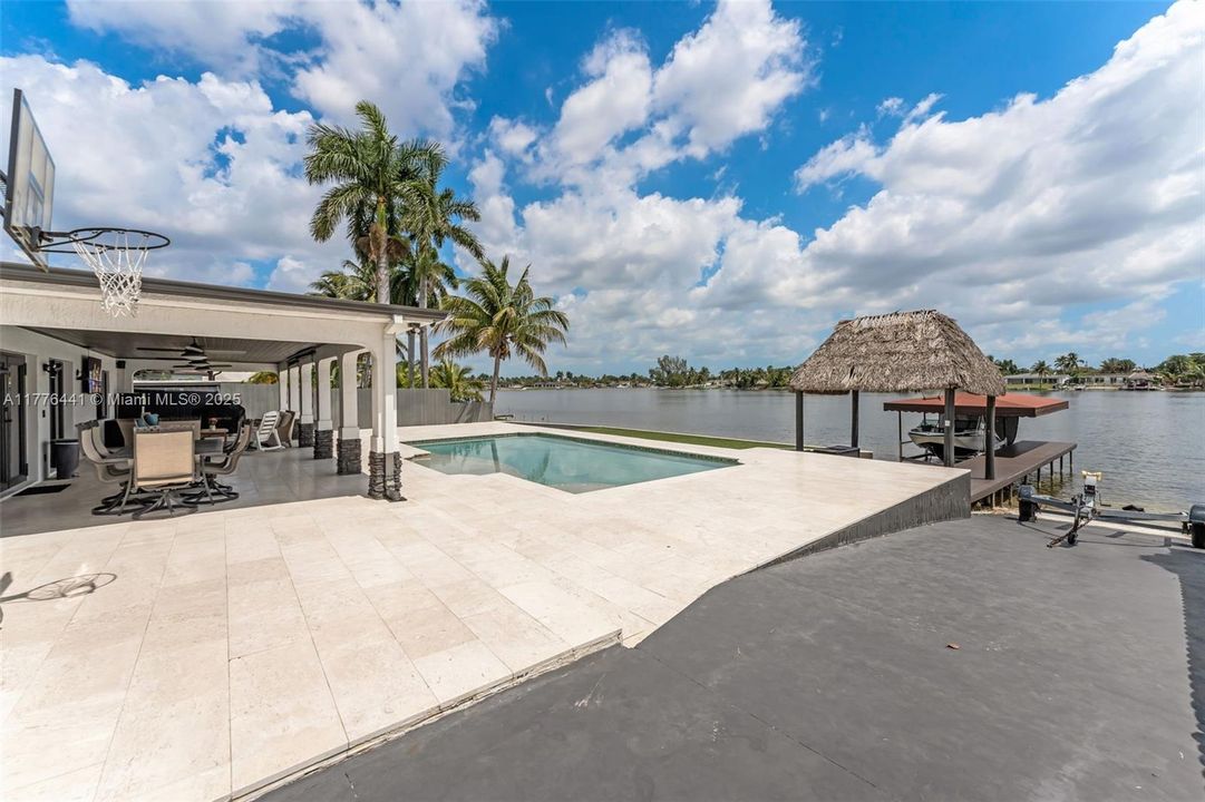 最近售出: $1,250,000 (4 贝兹, 3 浴室, 2064 平方英尺)