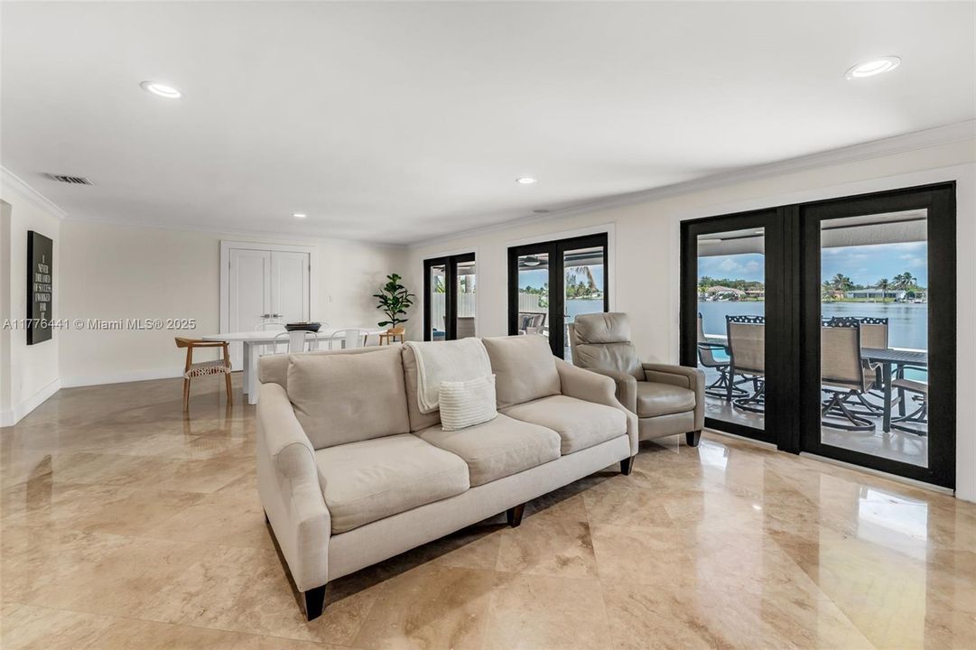 最近售出: $1,250,000 (4 贝兹, 3 浴室, 2064 平方英尺)