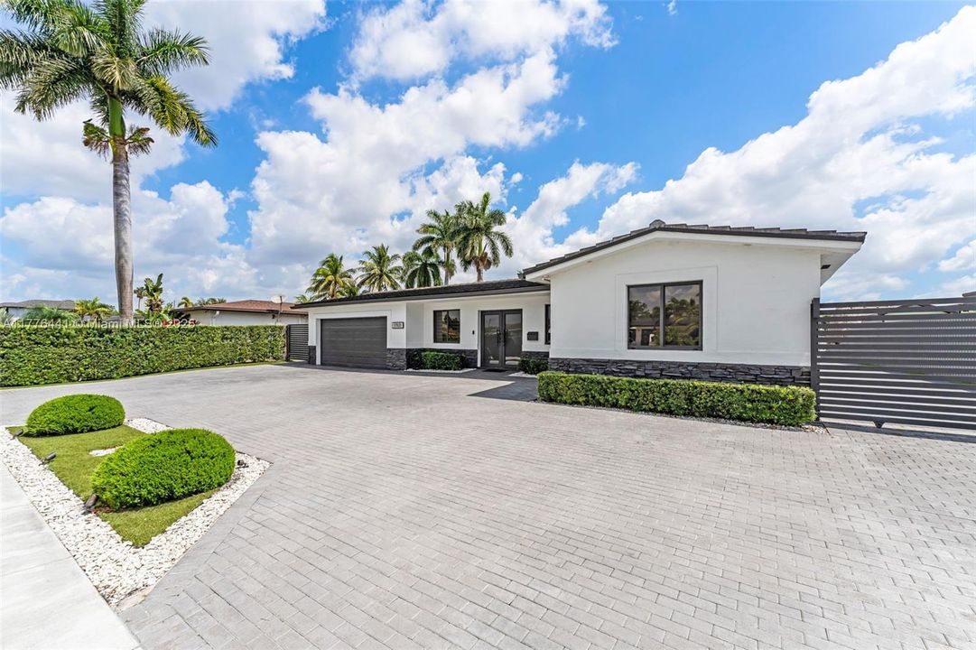 最近售出: $1,250,000 (4 贝兹, 3 浴室, 2064 平方英尺)