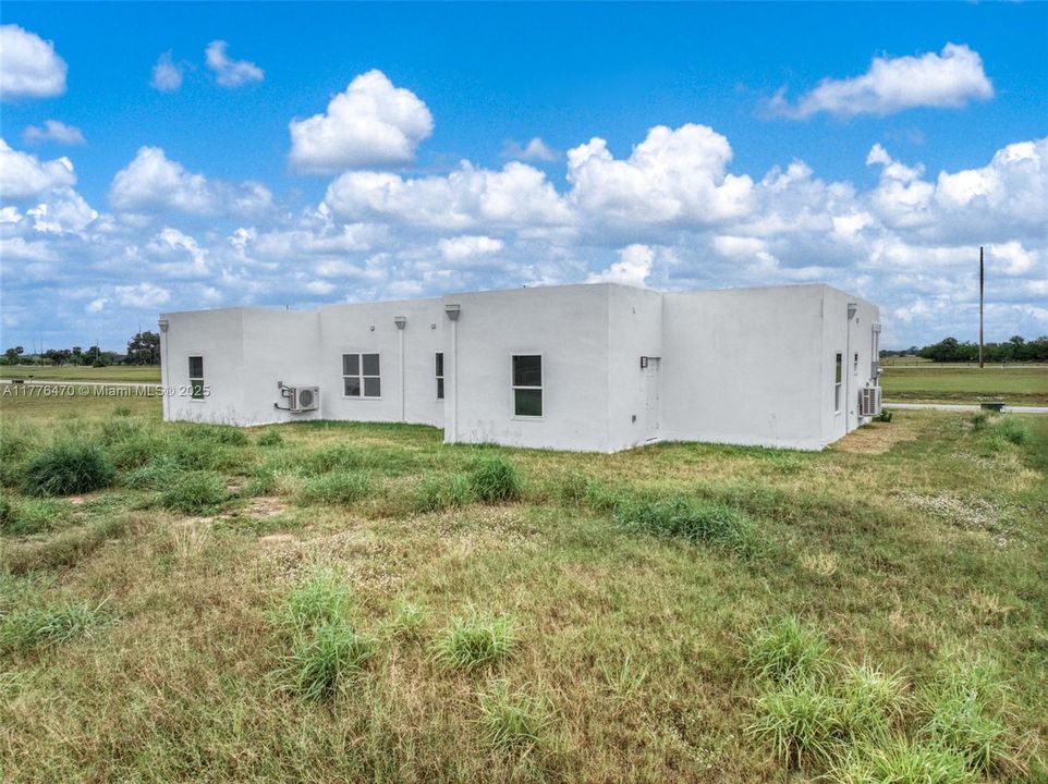 最近租的: $1,800 (4 贝兹, 2 浴室, 0 平方英尺)