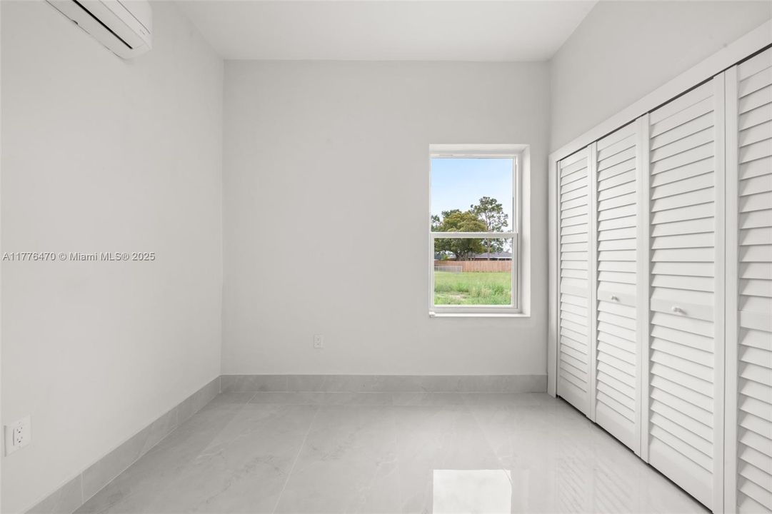 最近租的: $1,800 (4 贝兹, 2 浴室, 0 平方英尺)