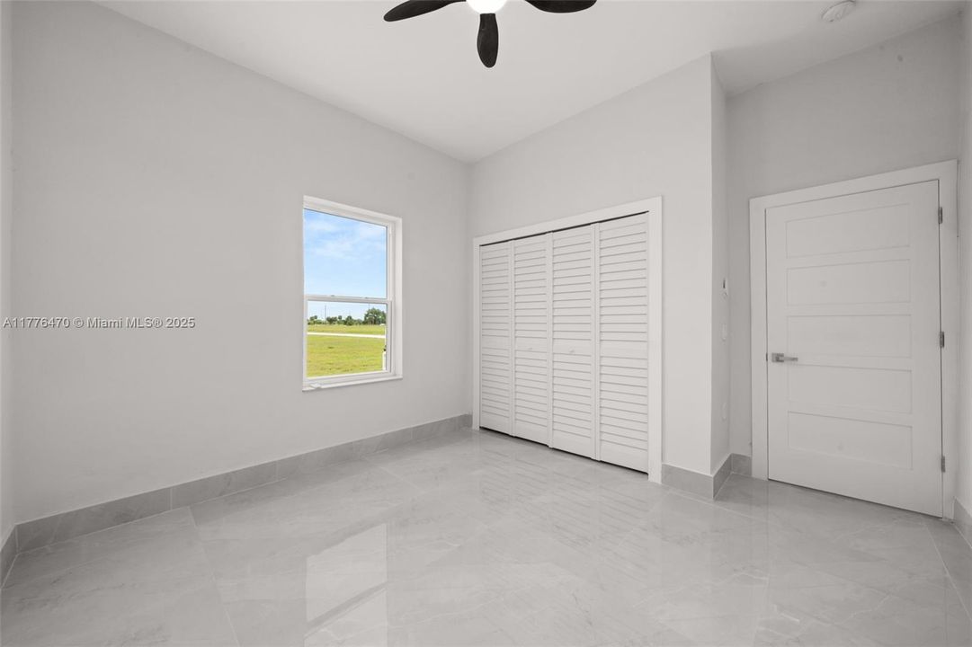 最近租的: $1,800 (4 贝兹, 2 浴室, 0 平方英尺)