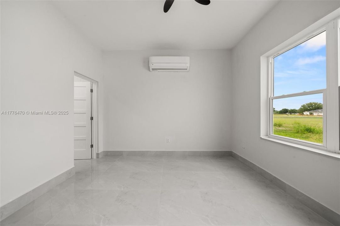 最近租的: $1,800 (4 贝兹, 2 浴室, 0 平方英尺)