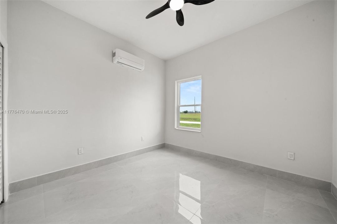 最近租的: $1,800 (4 贝兹, 2 浴室, 0 平方英尺)