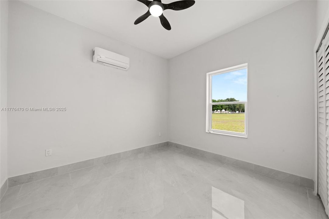 最近租的: $1,800 (4 贝兹, 2 浴室, 0 平方英尺)