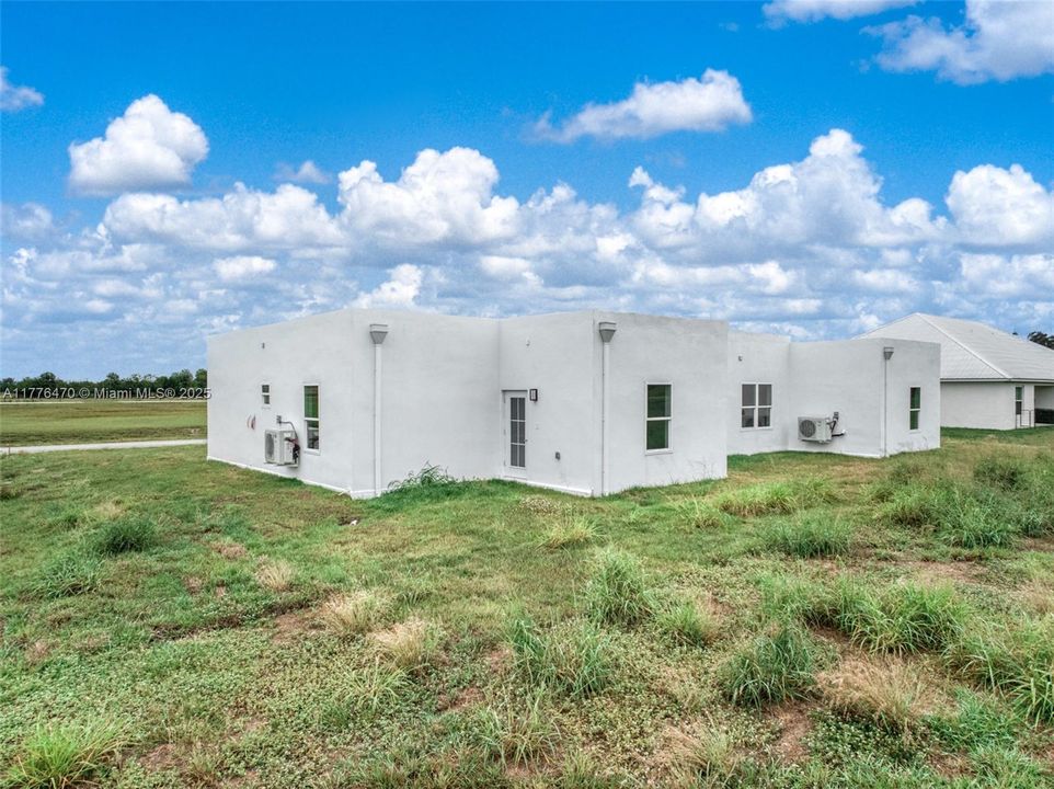 最近租的: $1,800 (4 贝兹, 2 浴室, 0 平方英尺)