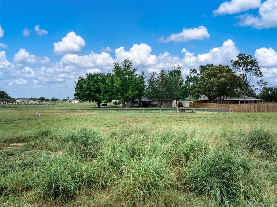 最近租的: $1,800 (4 贝兹, 2 浴室, 0 平方英尺)