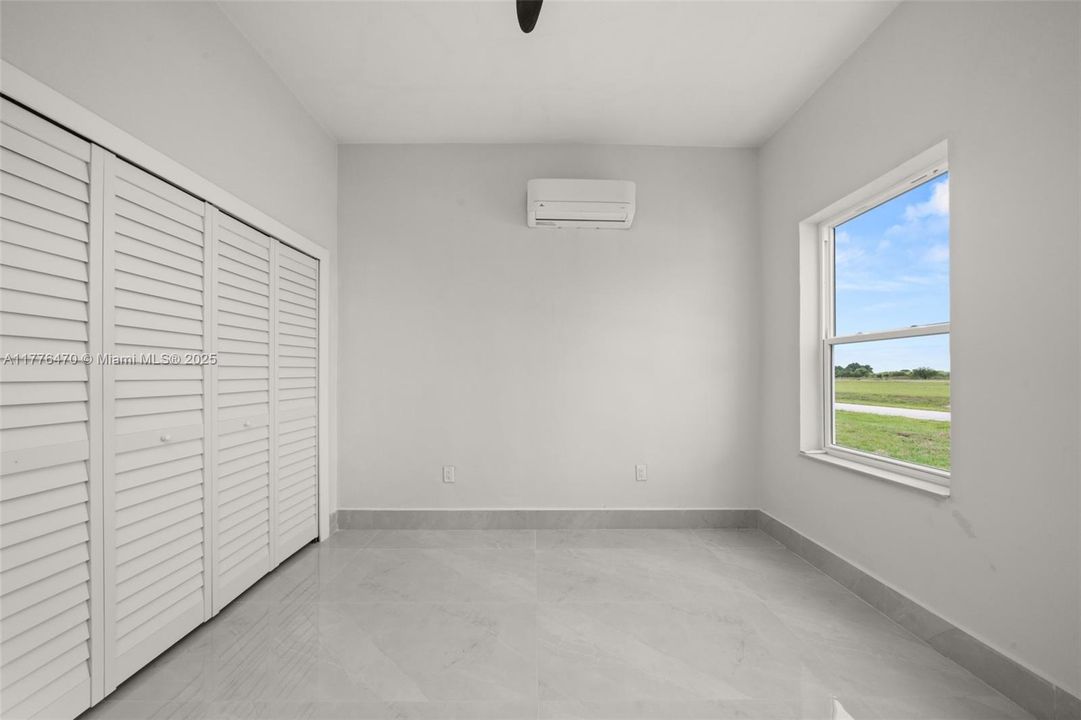 最近租的: $1,800 (4 贝兹, 2 浴室, 0 平方英尺)