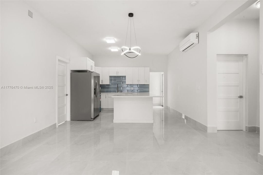 最近租的: $1,800 (4 贝兹, 2 浴室, 0 平方英尺)