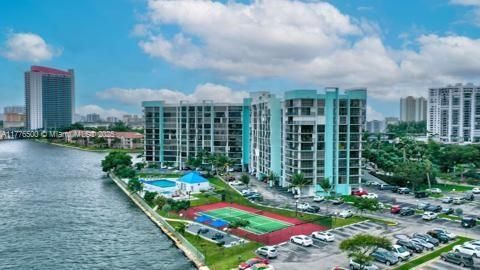 Recently Sold: $280,000 (2 beds, 2 baths, 1130 Square Feet)