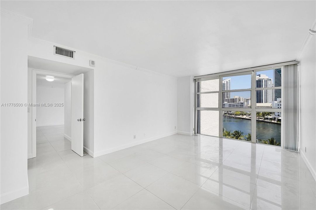 Recently Sold: $280,000 (2 beds, 2 baths, 1130 Square Feet)