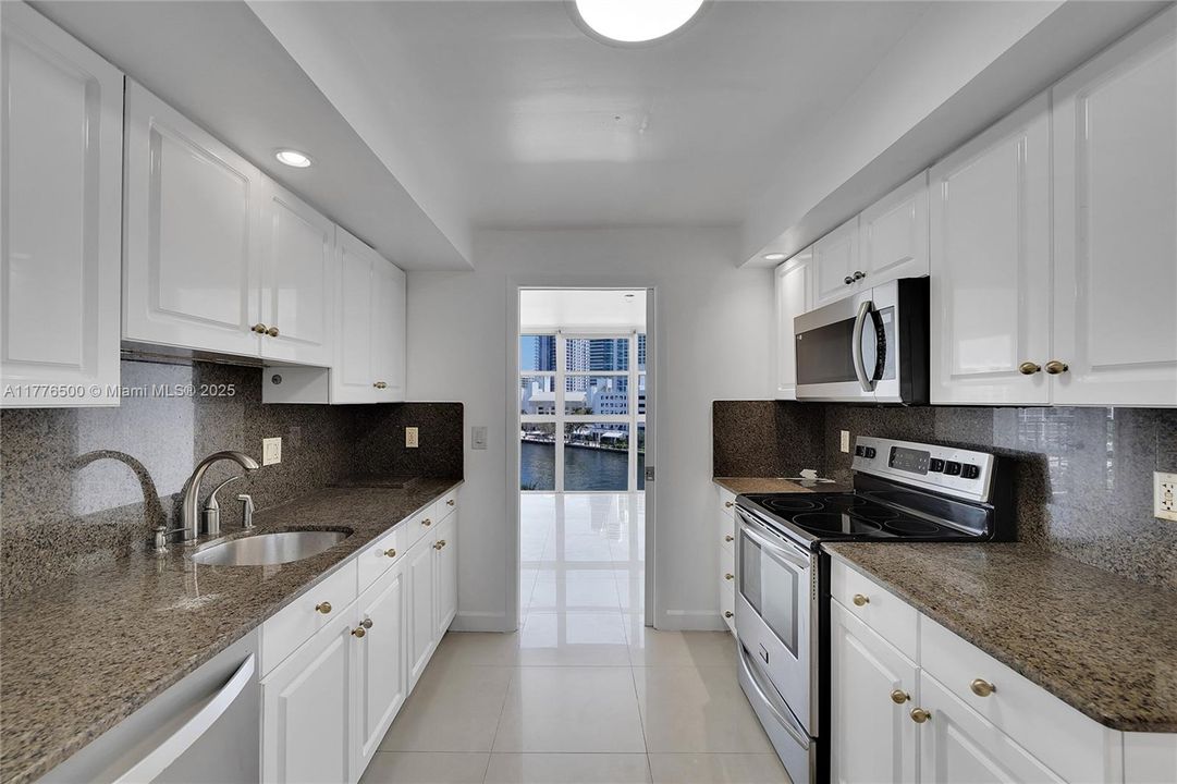 Recently Sold: $280,000 (2 beds, 2 baths, 1130 Square Feet)