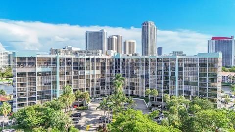 Recently Sold: $280,000 (2 beds, 2 baths, 1130 Square Feet)