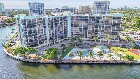 Recently Sold: $280,000 (2 beds, 2 baths, 1130 Square Feet)