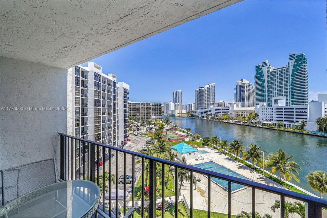 Recently Sold: $280,000 (2 beds, 2 baths, 1130 Square Feet)