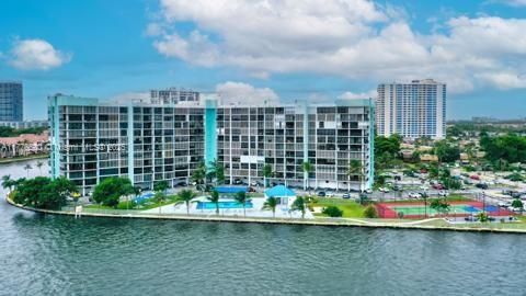 Recently Sold: $280,000 (2 beds, 2 baths, 1130 Square Feet)