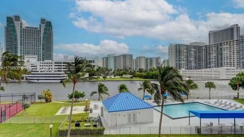 Recently Sold: $280,000 (2 beds, 2 baths, 1130 Square Feet)