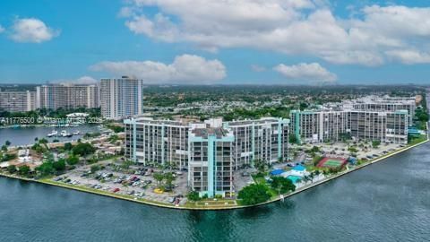 Recently Sold: $280,000 (2 beds, 2 baths, 1130 Square Feet)