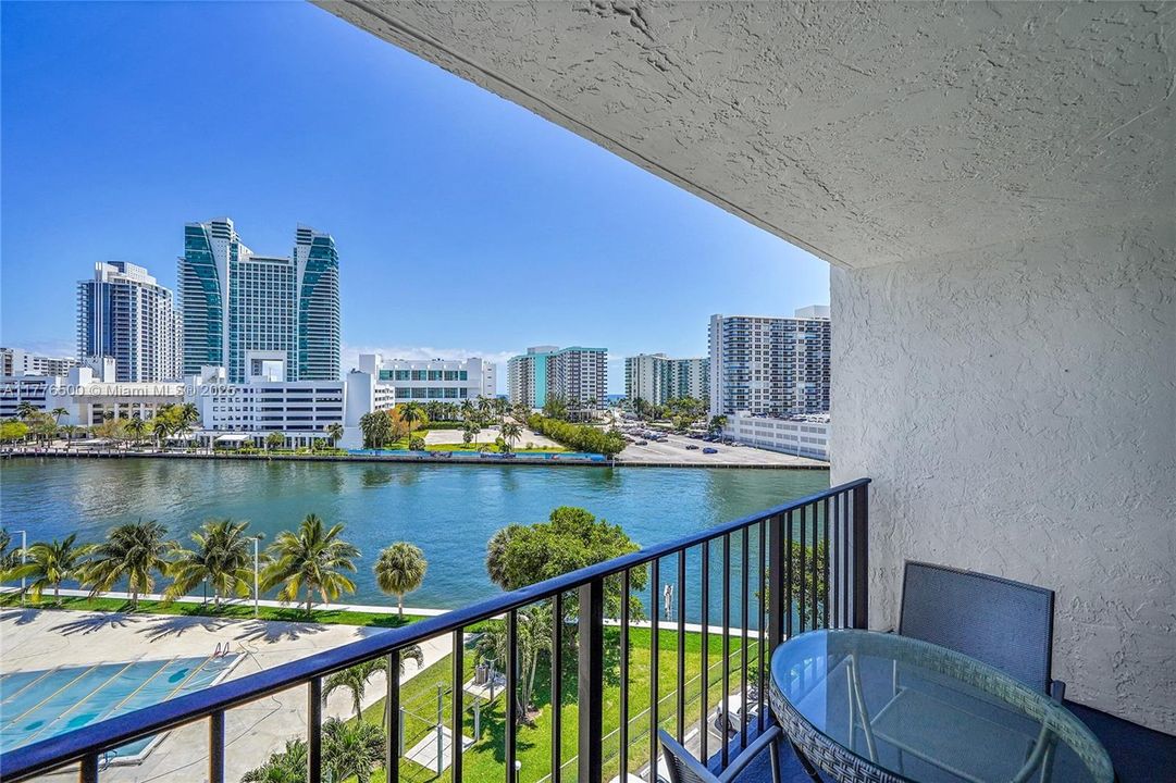 Recently Sold: $280,000 (2 beds, 2 baths, 1130 Square Feet)