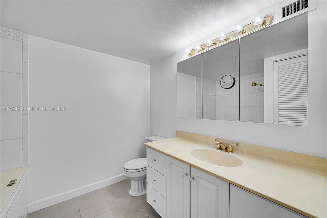 Recently Sold: $280,000 (2 beds, 2 baths, 1130 Square Feet)