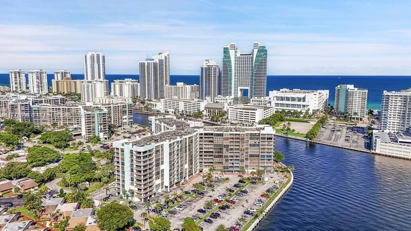 Recently Sold: $280,000 (2 beds, 2 baths, 1130 Square Feet)