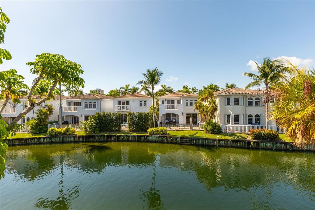 Recently Sold: $1,475,000 (4 beds, 3 baths, 2361 Square Feet)