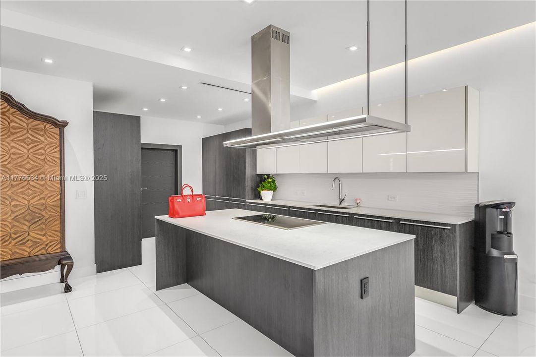 Recently Sold: $1,475,000 (4 beds, 3 baths, 2361 Square Feet)