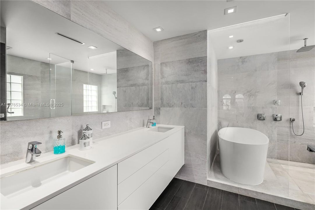 Recently Sold: $1,475,000 (4 beds, 3 baths, 2361 Square Feet)