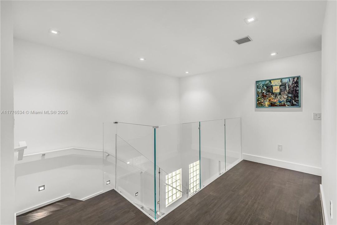 Recently Sold: $1,475,000 (4 beds, 3 baths, 2361 Square Feet)