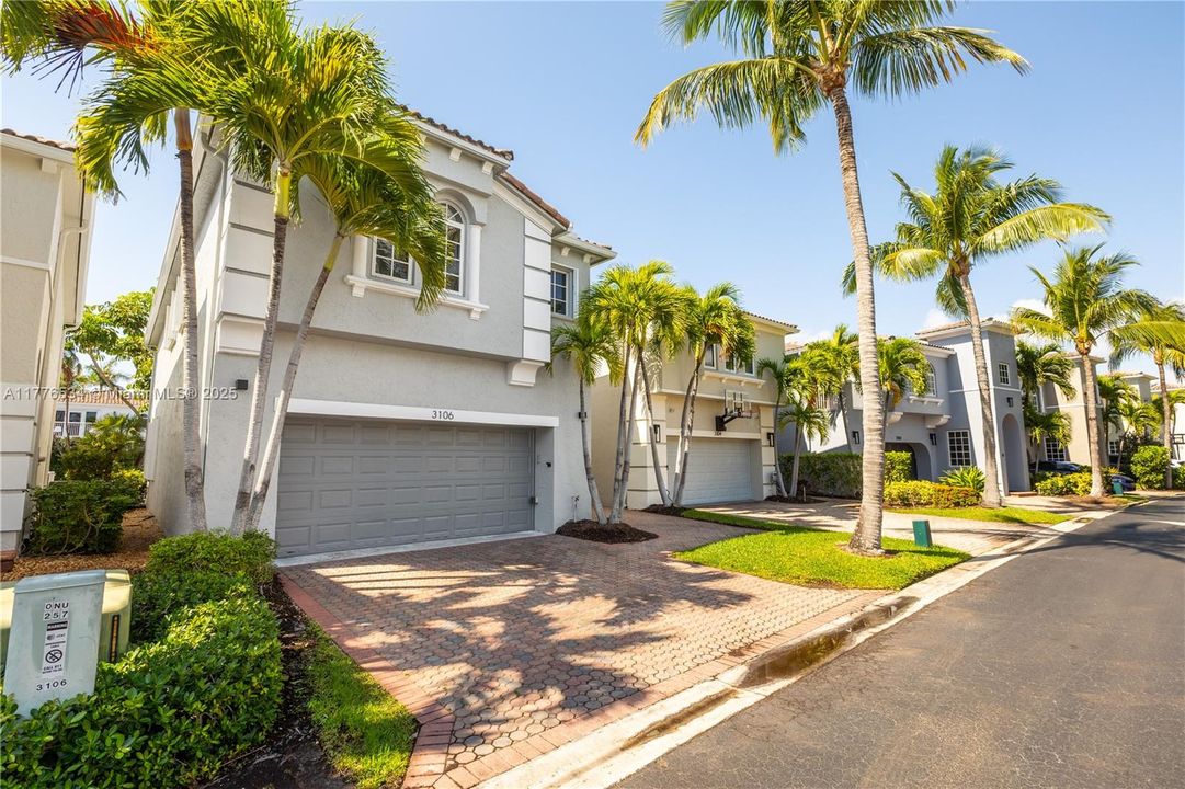 Recently Sold: $1,475,000 (4 beds, 3 baths, 2361 Square Feet)